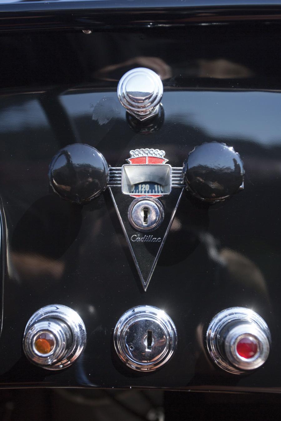  Cadillac V16 Convertible Sedan by Fleetwood 1934 года  (фото 9 из 18)